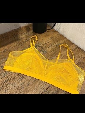 DÉESSE Yellow Mesh Bralette 4X